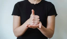 Eleições terão intérpretes de libras para auxiliar eleitores com deficiência auditiva