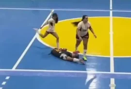 Jogadora que chutou rival na cabeça é suspensa por cinco anos no Ceará