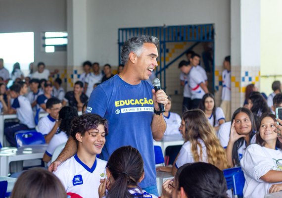 Programa idealizado por Rafael Brito começa a pagar benefícios a estudantes