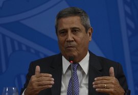 Não há risco de politização das Forças Armadas, diz ministro da Defesa