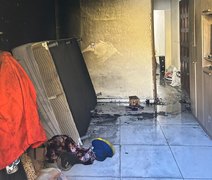 Princípio de incêndio destrói parte de residência em Maceió