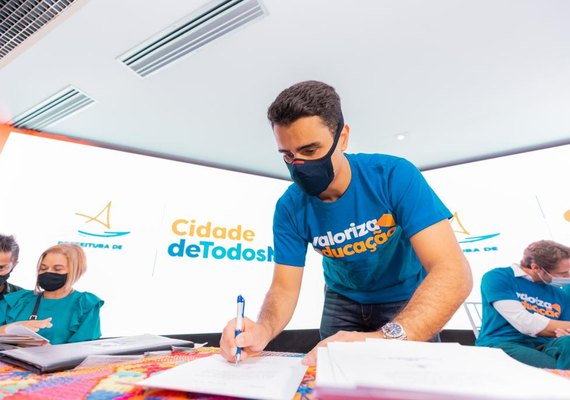 Prefeito de Maceió anuncia investimentos para servidores municipais