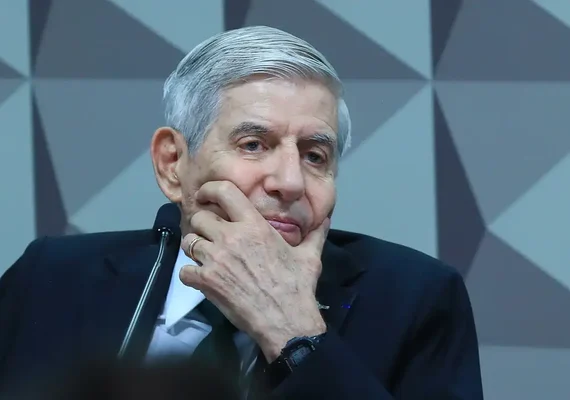 Moraes exige provas médicas antes de decidir sobre prisão domiciliar para general Augusto Heleno