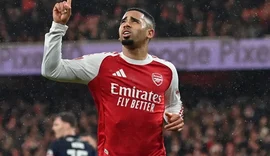 De Bruyne destaca Gabriel Jesus, observado pelo Napoli na janela