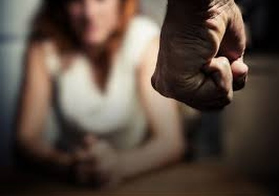 Mulher é internada com queimaduras após ser atacada pelo companheiro em Maceió