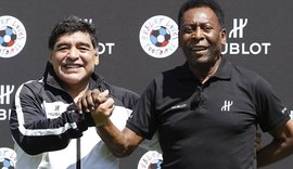 Pelé usa redes sociais para prestar homenagem a Diego Maradona