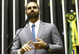 STF deve tornar Eduardo Bolsonaro réu; deputado ignora processo e será julgado à revelia