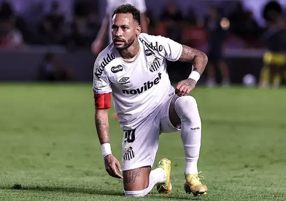 Torcida critica ausência de Neymar no clássico entre Santos e Palmeiras