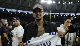 Neymar declara torcida pelo Flamengo durante jogo da NFL no Rio