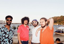 Banda Boogarins faz show de novo álbum este domingo no Rex Bar, em Maceió