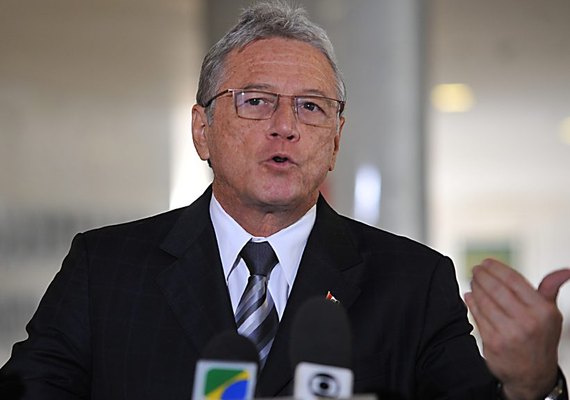 Téo Vilela recusa convite para disputar o governo