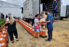 Entrega de cestas básicas no Benedito Bentes vai até o dia 3