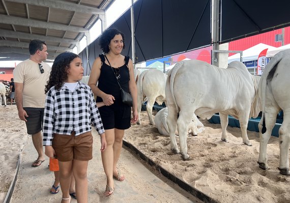 Mais de 11 mil pessoas já visitaram Expoagro 2025 e aprovaram experiências rurais e shows no parque