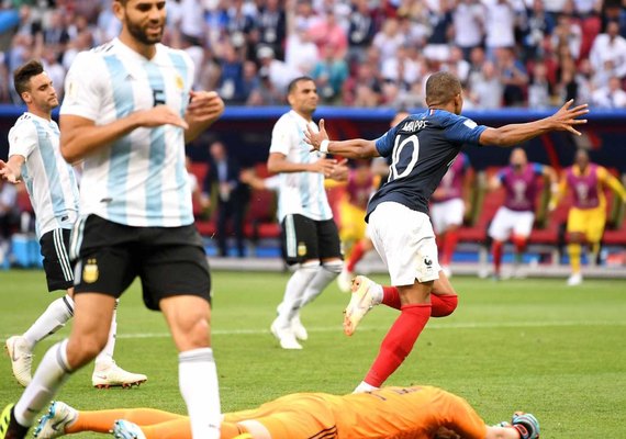 Mbappé destrói Argentina e coloca França nas quartas de final