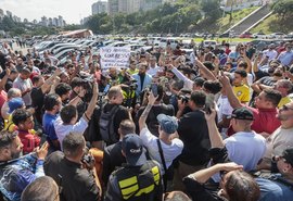 Motoristas de aplicativo protestam contra projeto de regulamentação