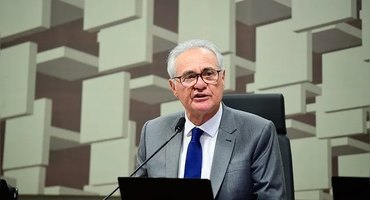 Senador Renan assume projeto para atenuar danos climáticos e efeitos da guerra contra produtores rurais