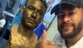 Neymar ganha busto e estátua em homenagem na Vila Belmiro