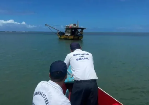 Marinha resgata pescador após pane na foz do Rio São Francisco