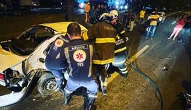 Homem morre e três ficam feridos após colisão e capotamento na Durval de Góes Monteiro