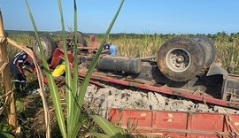 Caminhão capota em Coruripe e deixa duas vítimas fatais