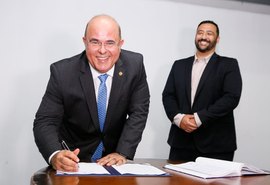 Tourinho assume governo de AL após ausências de Dantas, Lessa e MV