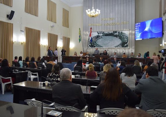 Denúncias contra o Lacen e atuação parlamentar são debatidas na ALE