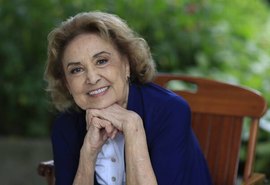 Eva Wilma é internada com quadro de pneumonia