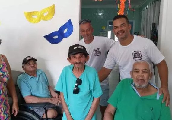 Samba e solidariedade marcam ação em abrigo de idosos