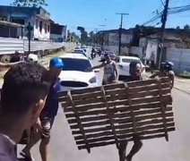 Moradores dos Flexais e Bebedouro fazem protesto para realocação imediata das regiões atingidas pela Braskem