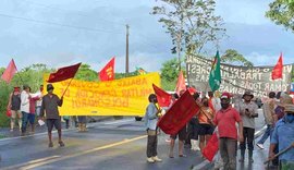 Manifestantes bloqueiam rodovia em Messias e cobram reforma agrária