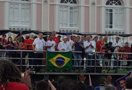 Veja fotos e vídeos da caminhada de Lula em Maceió