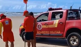 Bombeiros resgataram quatro homens de afogamento na Praia do Francês no primeiro dia de 2025