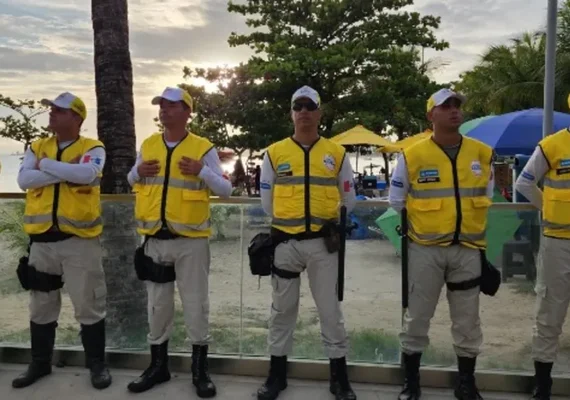 Casal é preso por consumo de drogas na orla de Maceió
