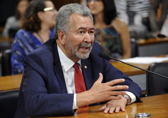 Deputado Paulão apresenta notícia crime contra Bolsonaro no STF
