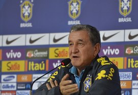 Técnico do tetra, Parreira apresenta melhora, mas segue na UTI