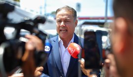 Renan Filho chega ao debate e defende comparação de propostas e realizações