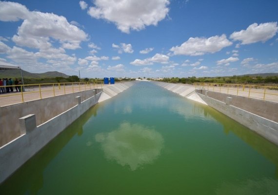 Seinfra libera mais quatro quilômetros de água para Canal do Sertão