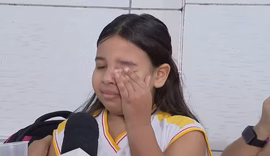 Menina emociona ao vivo ao falar da mãe que enfrenta rotina exaustiva