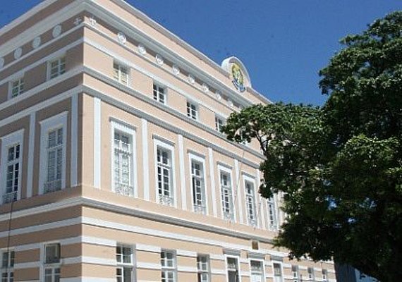 Manobra do governo esvazia votação na ALE