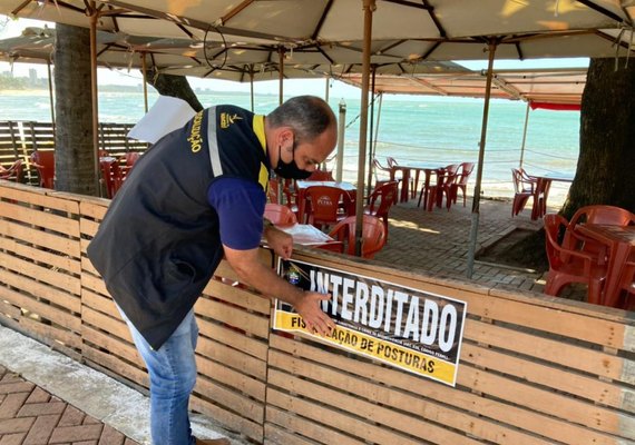 Secretaria de Convívio Social interdita restaurante na orla por risco de desabamento