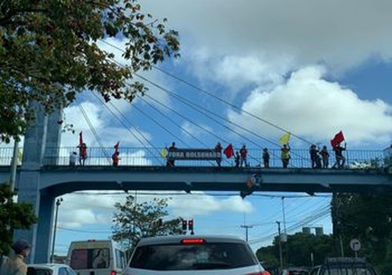 Manifestantes vão às ruas de Maceió e pedem saída de Bolsonaro