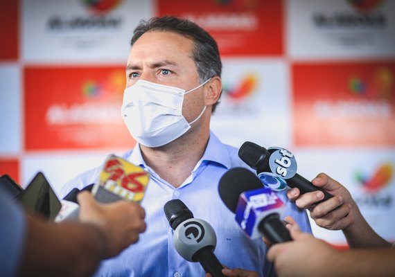 Renan Filho critica fala de Bolsonaro sobre suspensão do uso de máscaras