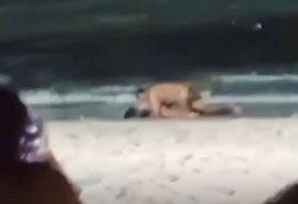 Polícia identifica que homem flagrado fazendo sexo na praia de Ponta Verde é um policial judiciário