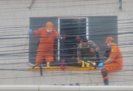 PM presta primeiros socorros a trabalhador após acidente elétrico no Jacintinho