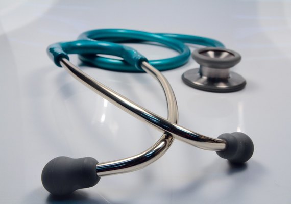 MEC aplica punições a 99 cursos de medicina após Enamed 2025