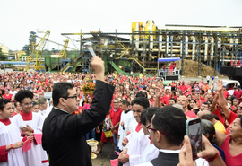 Centenária: Fiéis participam da procissão de São Sebastião