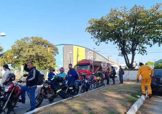 Funcionários do porto de Maceió realizam protesto e cobram reajuste salarial