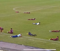 Vídeo: Enxame de abelhas invade campo e paralisa final do Baiano sub-20