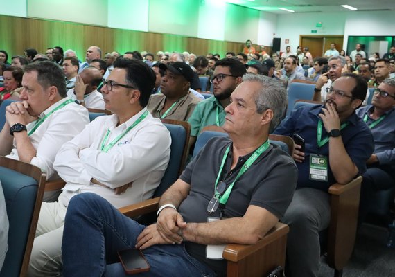 Pesquisador da Ridesa destaca variedades RB na safra de cana 2024/25 durante 40º Simpósio da STAB Regional Leste, em Maceió