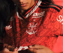 Com destaque para o vermelho, Flamengo lança seu terceiro uniforme para a temporada 2026